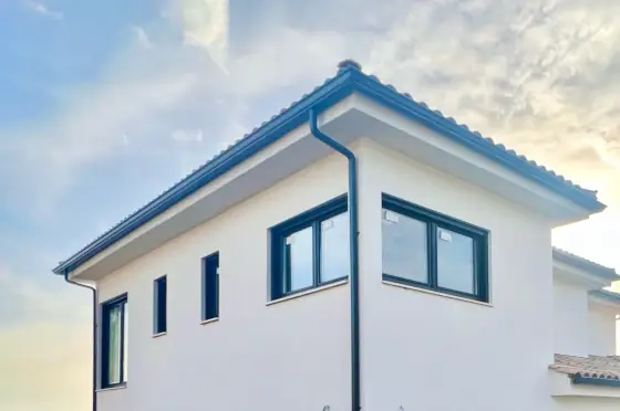 Instalación de canalones continuos de aluminio a medida