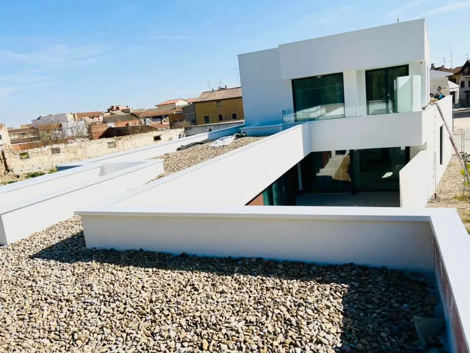 Ejemplo de instalación de cubremuros de aluminio  6