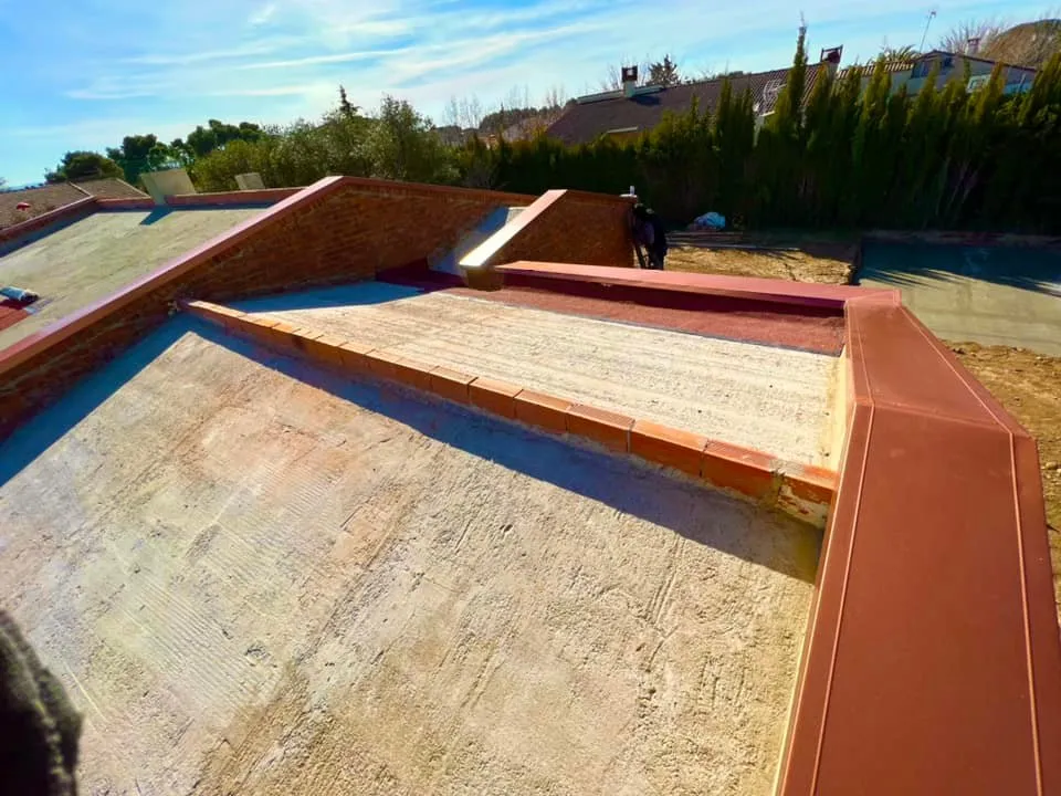 Ejemplo de instalación de cubremuros de aluminio 7