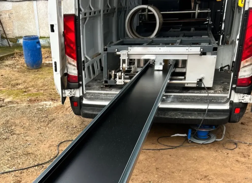 Fabricación in situ de cubremuros de aluminio