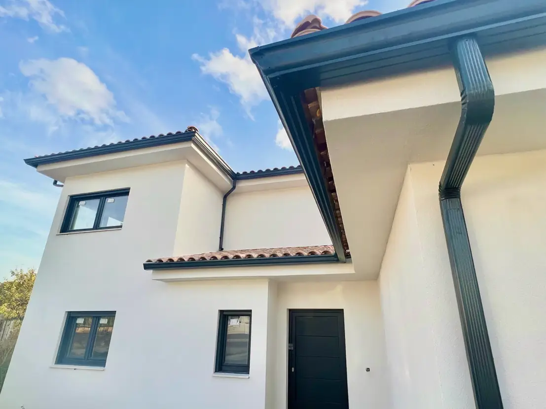 fabricacion-instalacion-canalones-aluminio-cobre Fabricación e instalación de canalones de aluminio y cobre en fachada