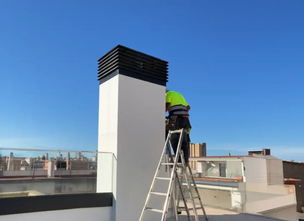 Instalación profesional de remates y sombreretes de chimenea