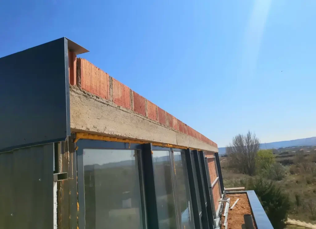 Fabricación a medida de remates y plegados en aluminio