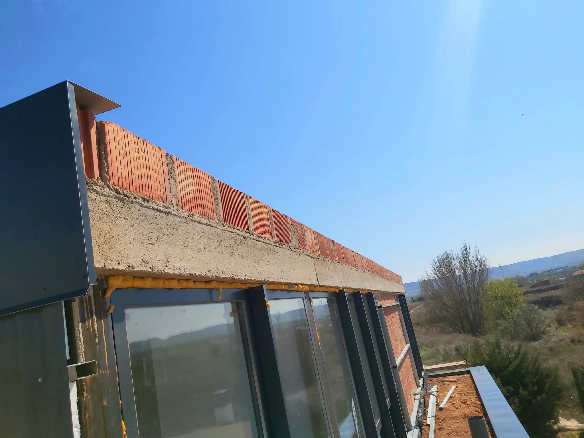 Ejemplo de remates y plegados en aluminio 5