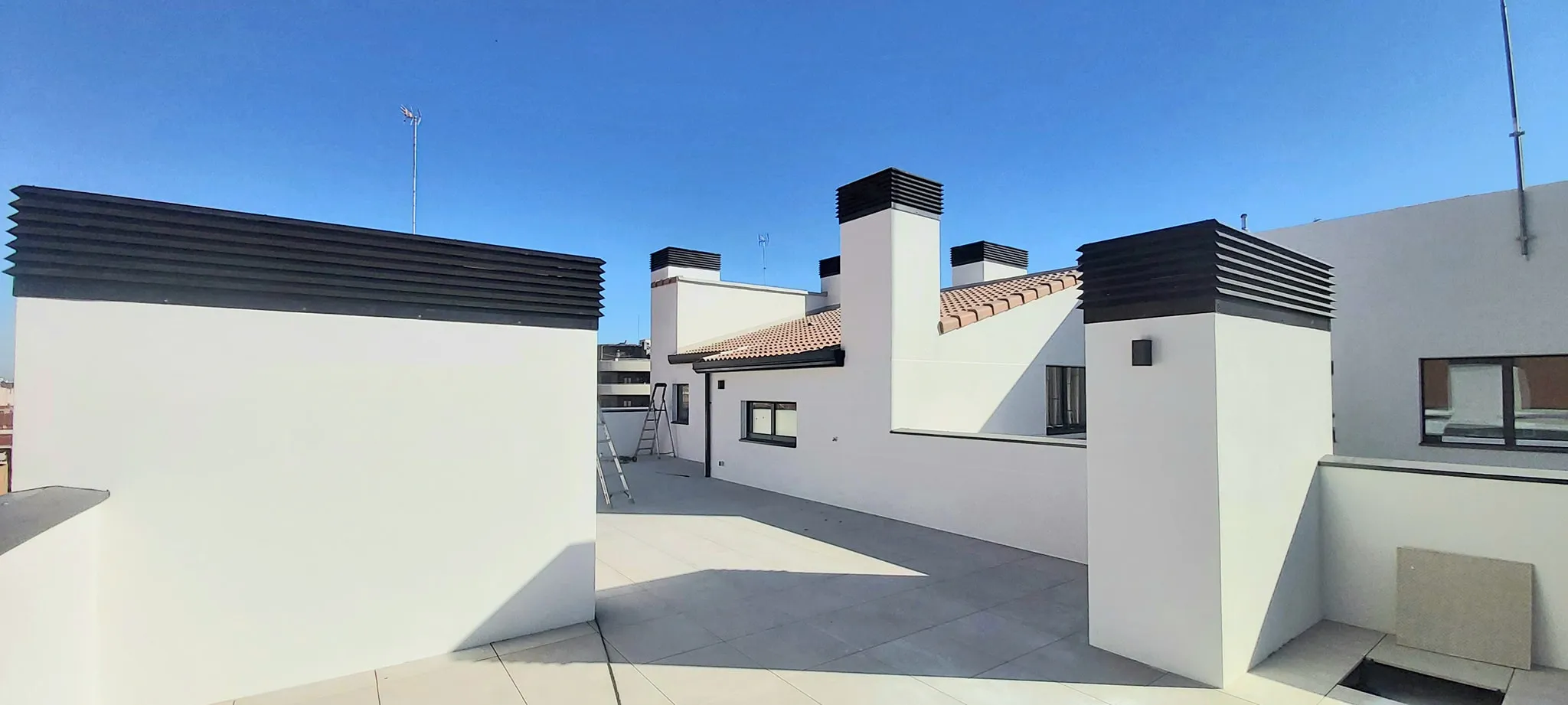 Ejemplo de remate / sombrerete para chimenea en aluminio lacado 4