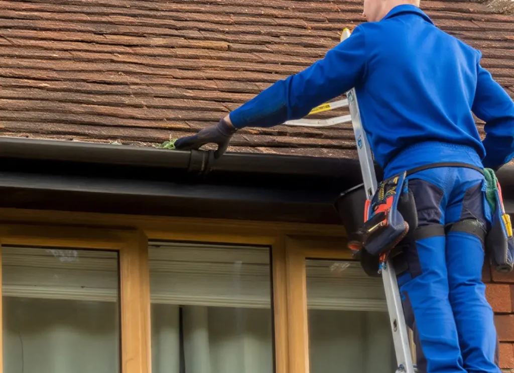 Mantenimiento y revisión de canalones | CANALSUB