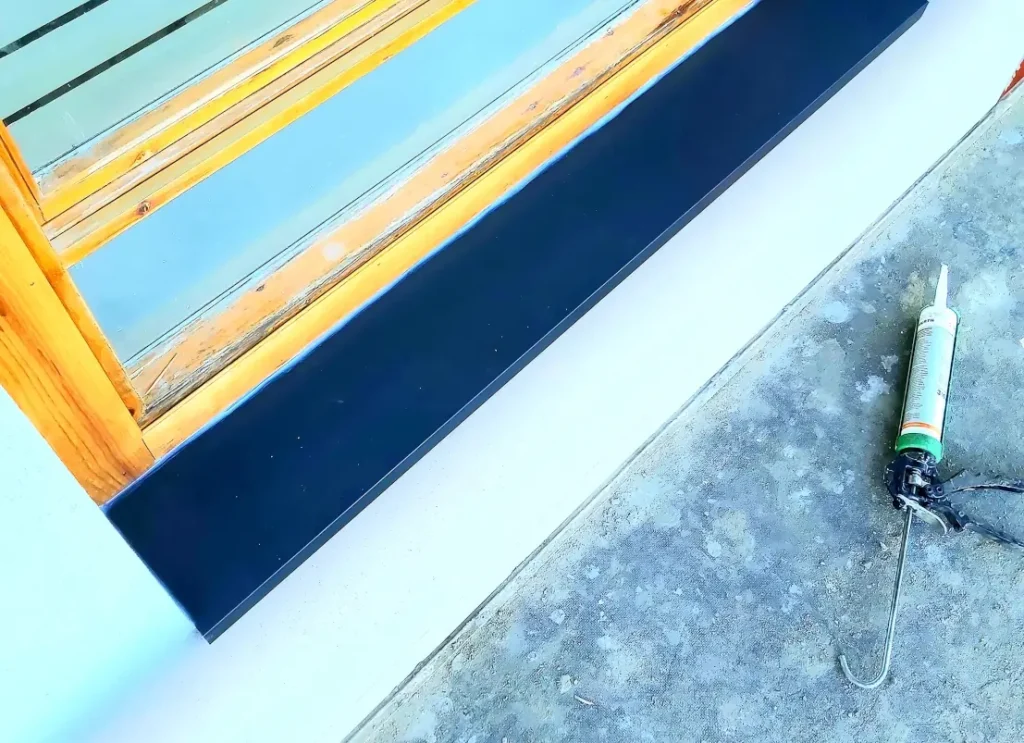 seccion2-vierteaguas-aluminio Vierteaguas metálico de aluminio instalado en fachada